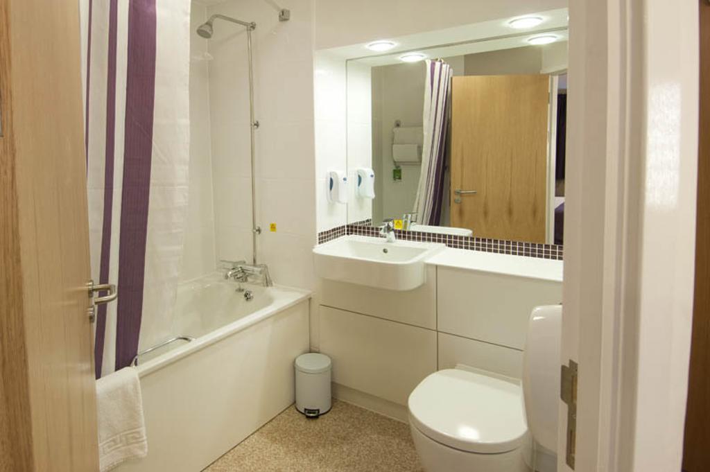 Premier Inn Liverpool Albert Dock 部屋 写真